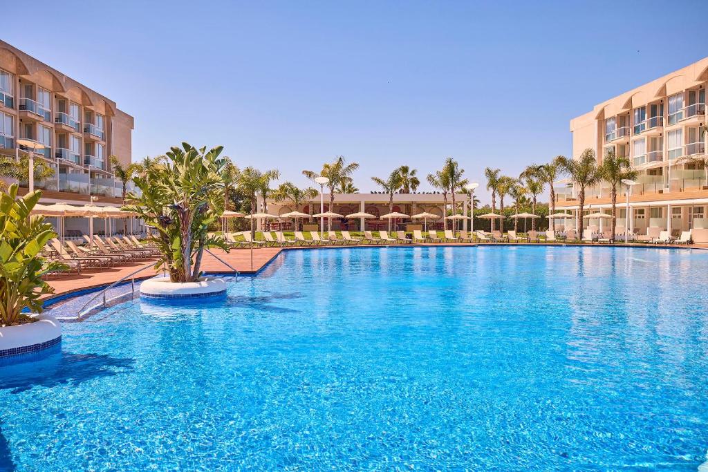 Zafiro Alzinar Mar Adults Only - Refurbished 2025 — Swimming pool in Can Picafort, Balearic Islands