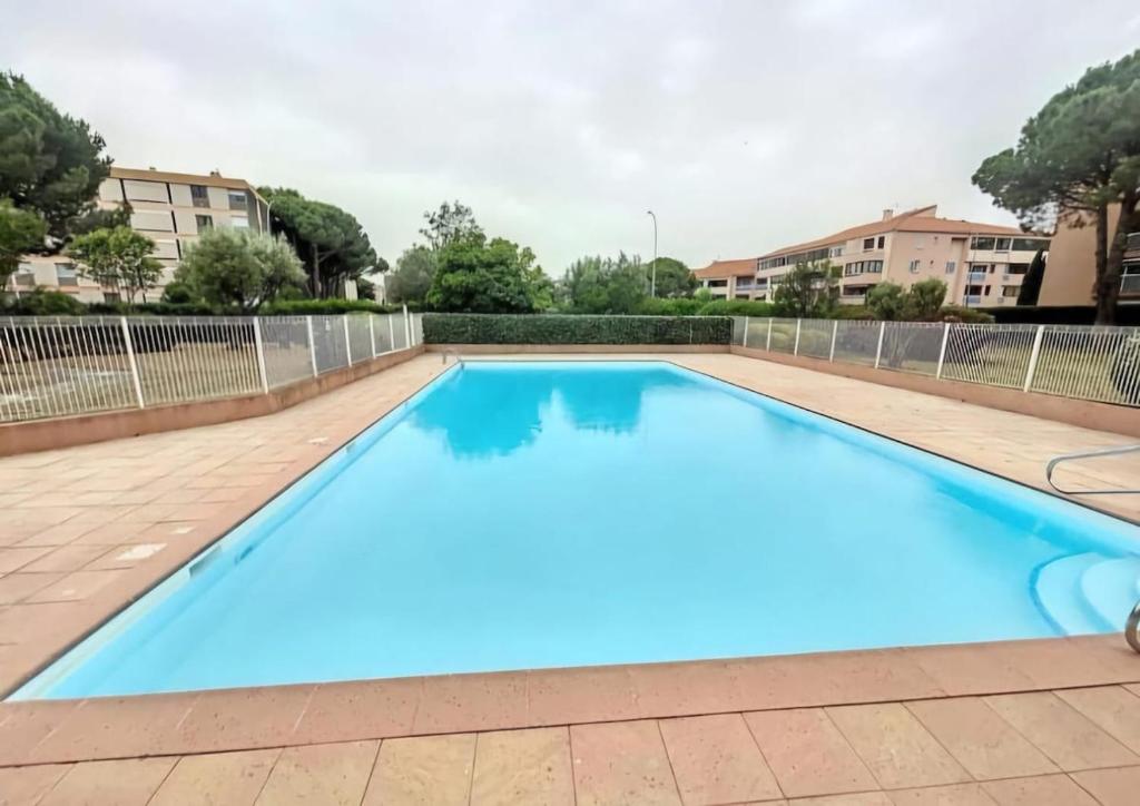 Studio with pool and tennis - 3