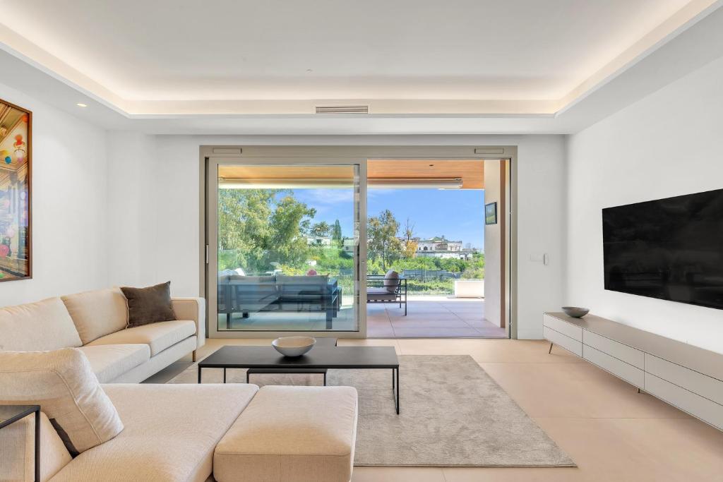 Benalus II Luxury Apartment by Finest Rentals - 4