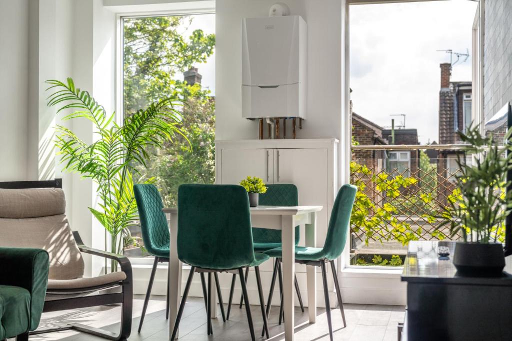 free parking,Top location, Shops, Edgware