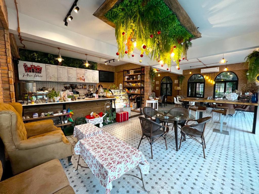 Restaurant, Phuiyara Resort in Nakhon Nayok