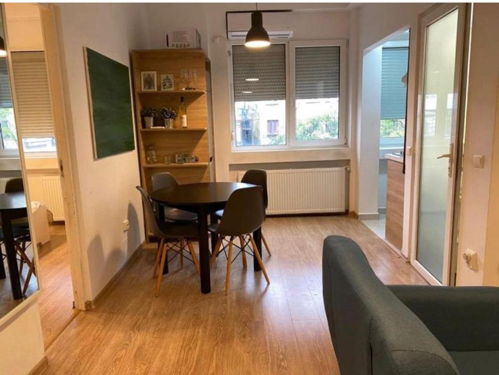 Little charm on Euforiei, Bukurešť