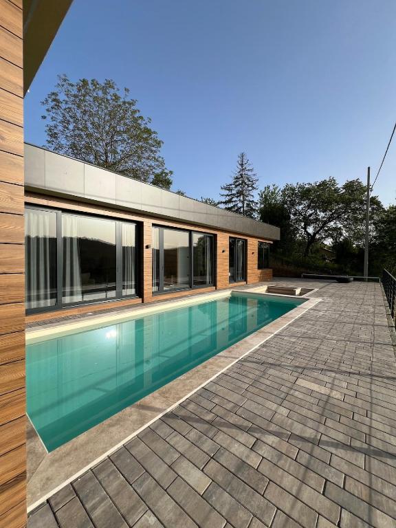 Kaskada 205, Sremski Karlovci