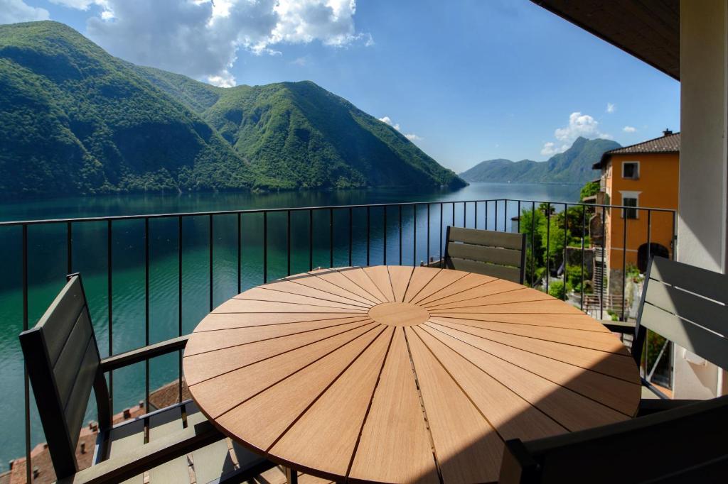 Unique Gandria Attic by Quokka 360 - Elegant Lake View Apartment, Lugano