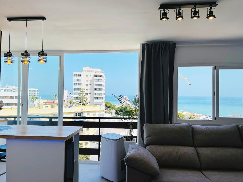 Ocean Breeze Designer Holiday Apartment - 2