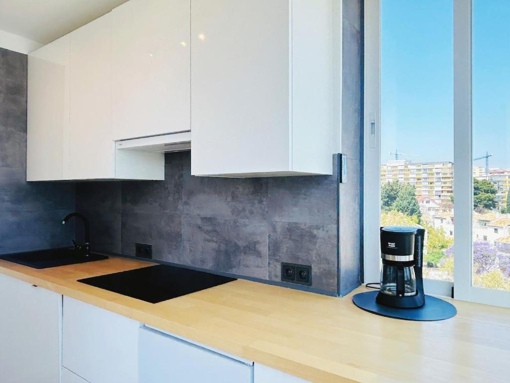 Ocean Breeze Designer Holiday Apartment - 3