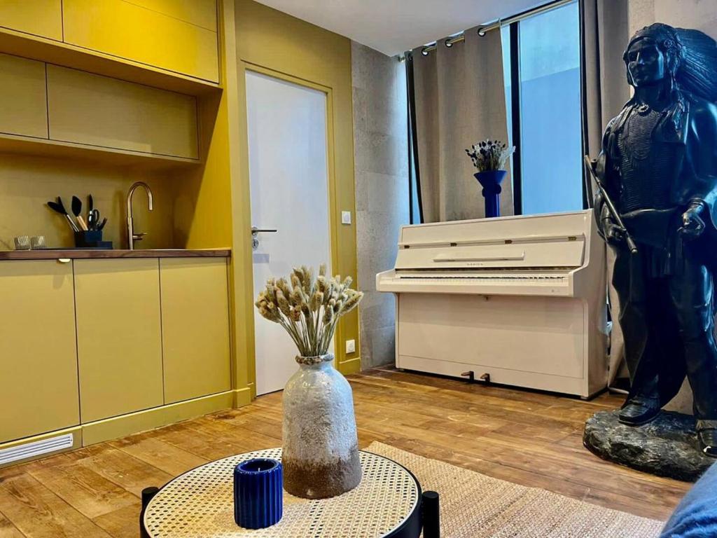 Celine 11 Appart Jaune chaleureux pour 4 voyageurs à Paris - 2