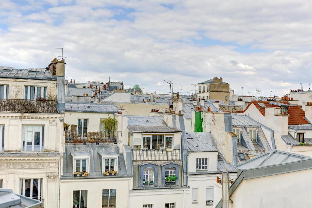Steps from Le Marais & Montorgueil FLAT - 1