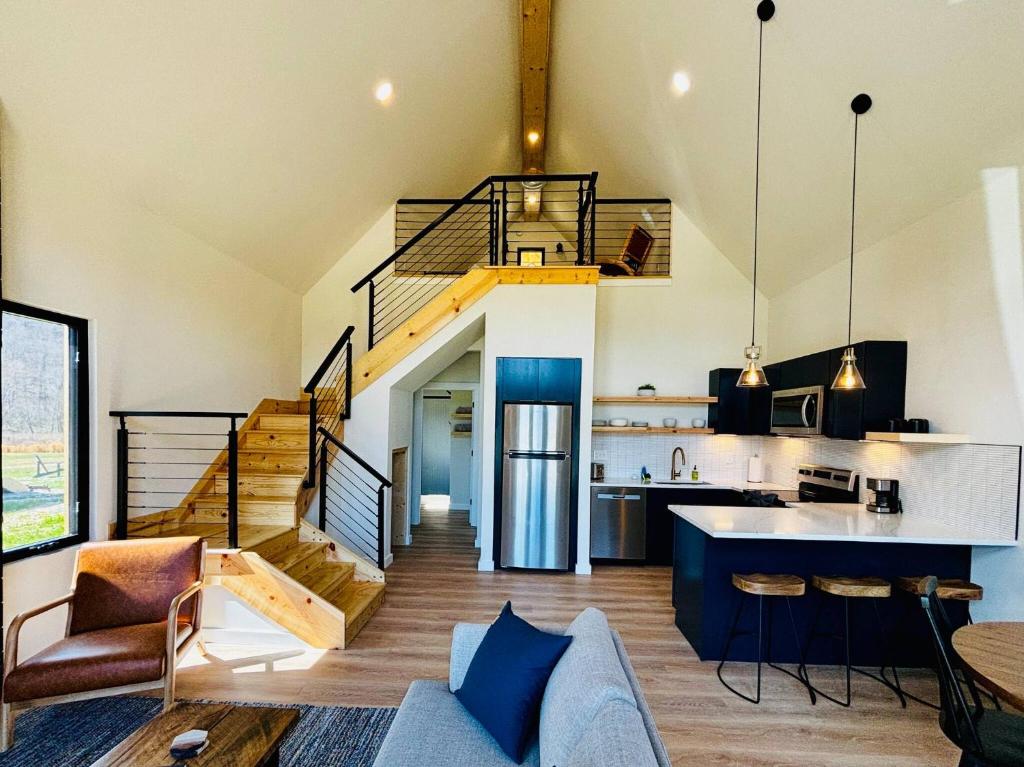 New! Perfect Perch | Beach Access | HotTub | Views, Slade