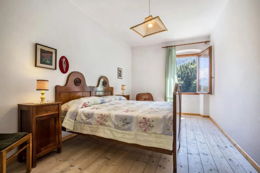 Casa nel Borgo Edera, hotel v destinaci Breguzzo