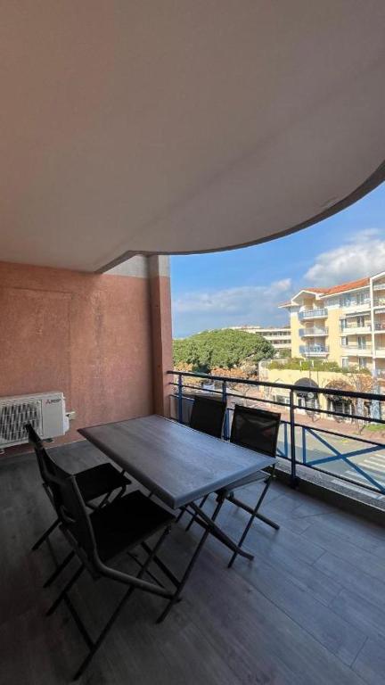 Port Fréjus, Terrasse, wifi, clim, plage à 5' - 4