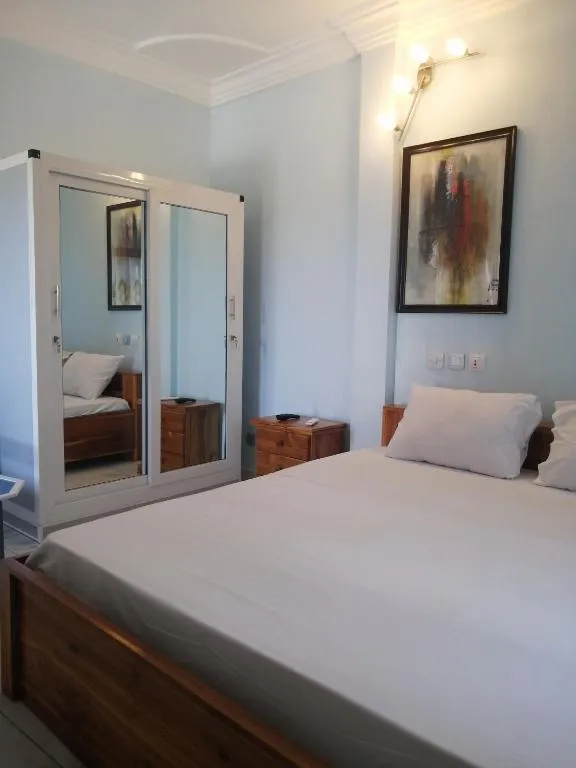 Appartement moderne avec balcon, hotel in Lomé