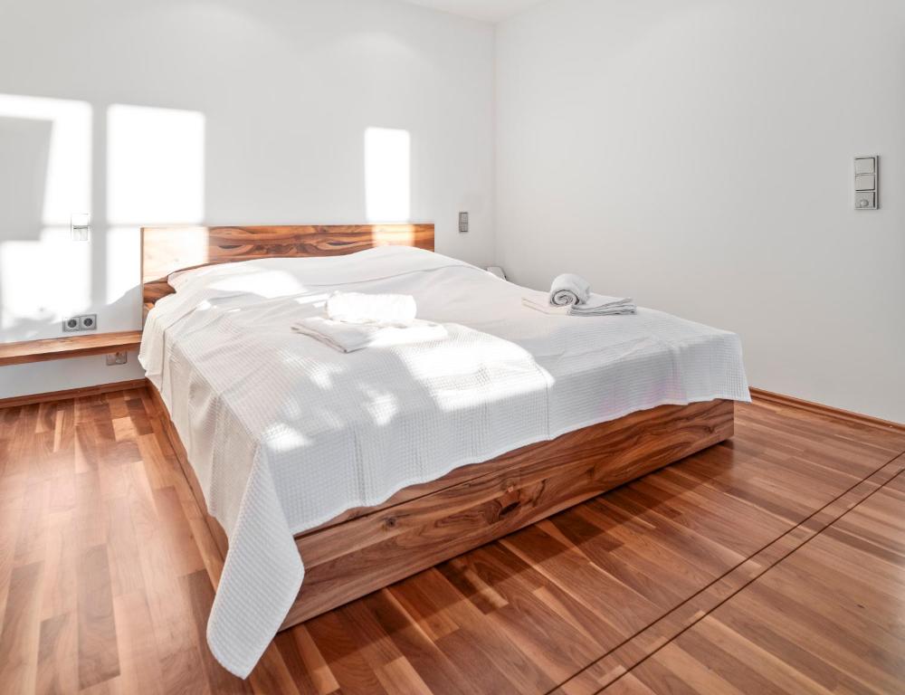Munich Most Central Holiday Apartment 90m2 - 969 sq ft of Luxury - 3
