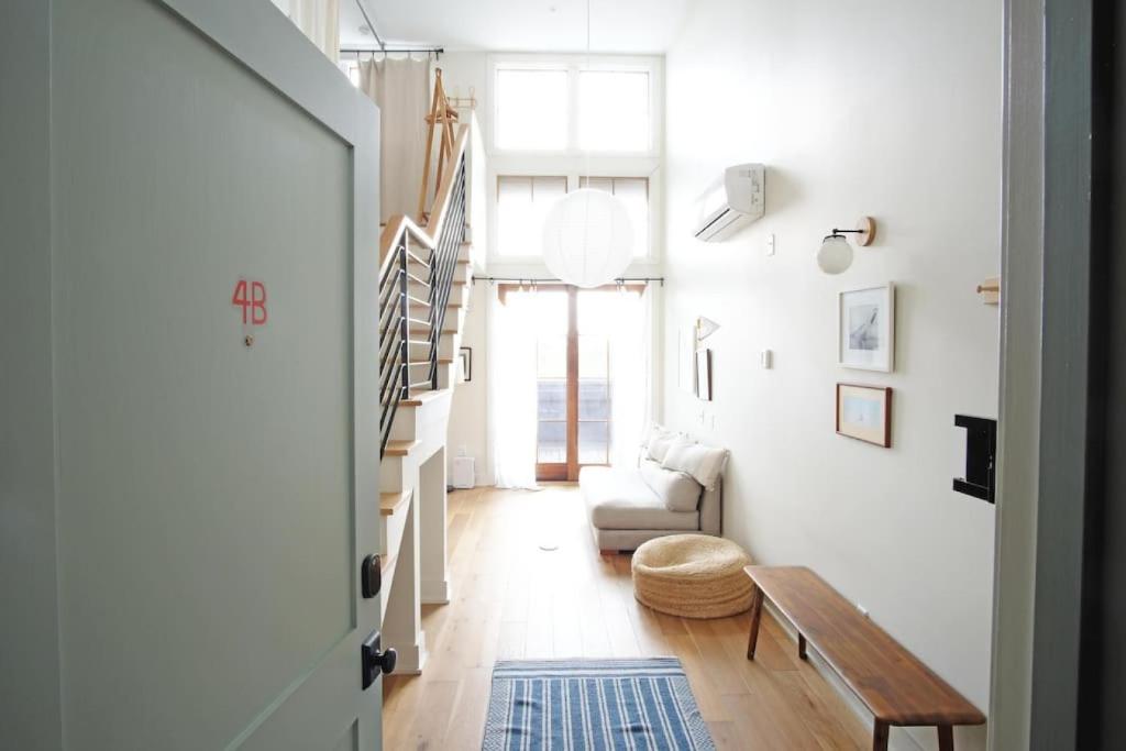 Annabelle 4B - New, Savannah