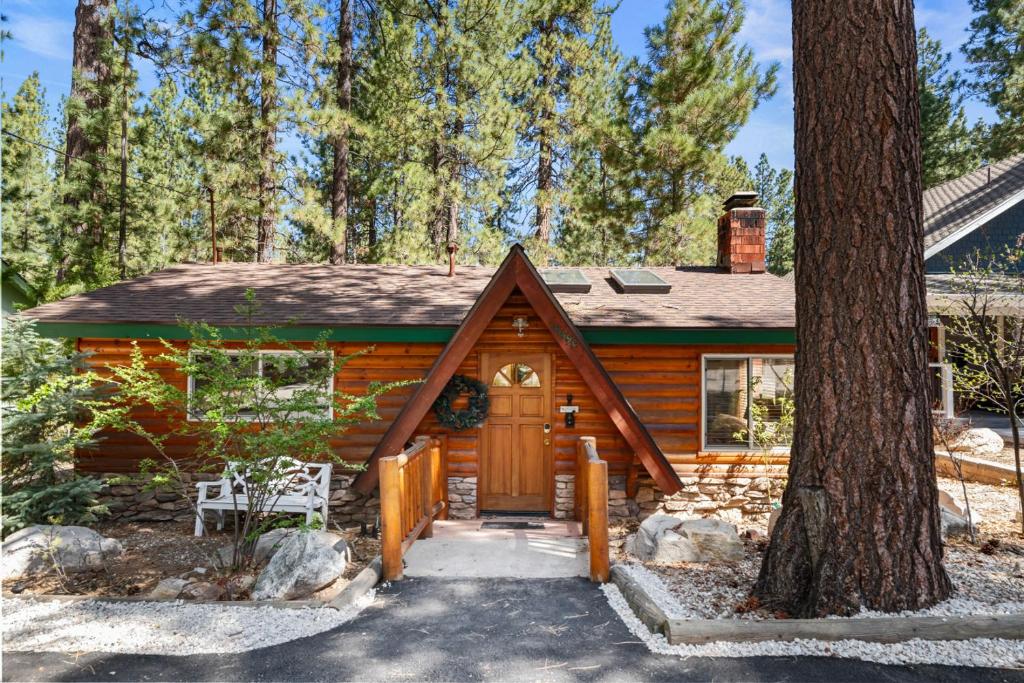 Comstock Cabin by Rather Be Properties, Big Bear Lake