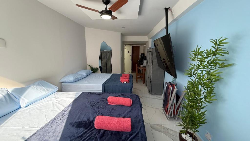 CopacAbana, right next to the beach, quadra praia, tudo perto!, Rio de Janeiro