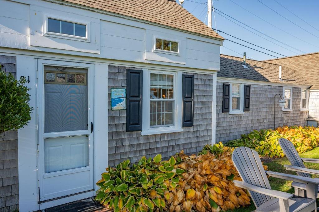 Seaside Cottages - Cottage 21 - Seaflower, South Yarmouth