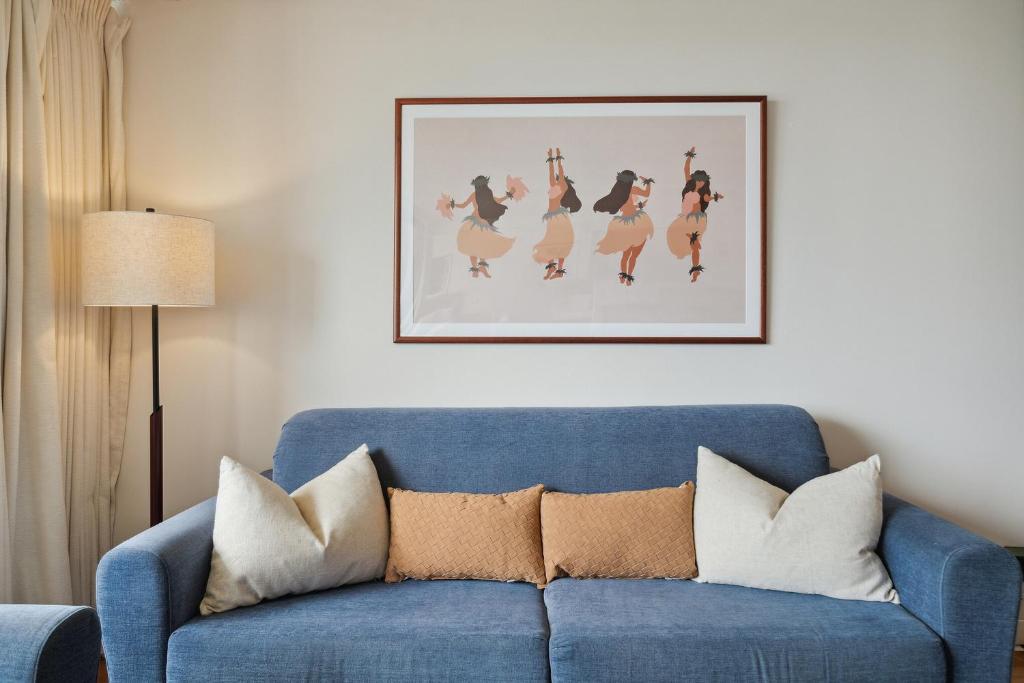 High Floor Oceanview Escape with Full Kitchen - Steps to Waikiki and Diamond Head Views, Free Parking (12705), Honolulu