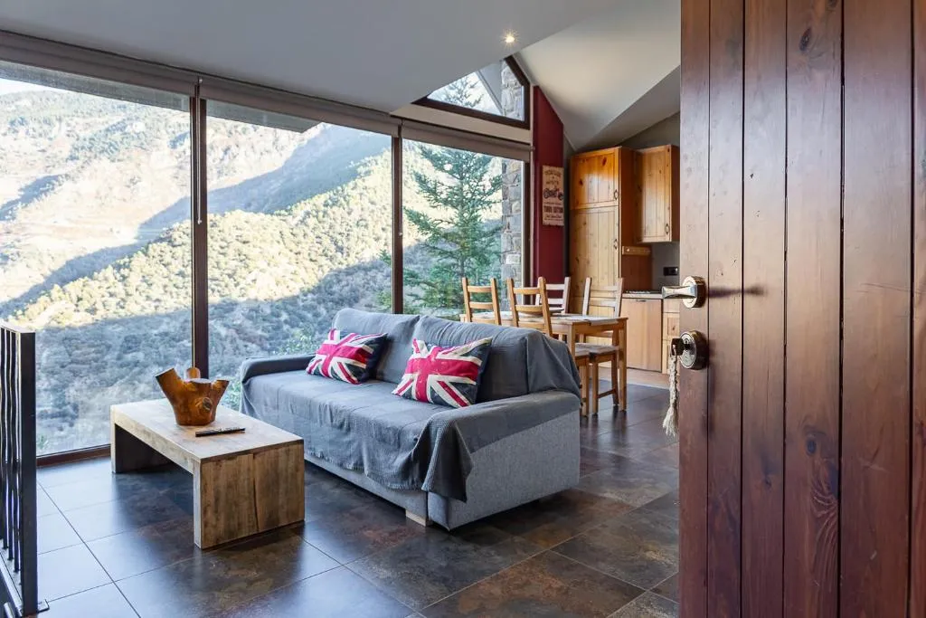 Dúplex Renovado con Vistas Impresionantes, hotel a Sant Julià de Lòria