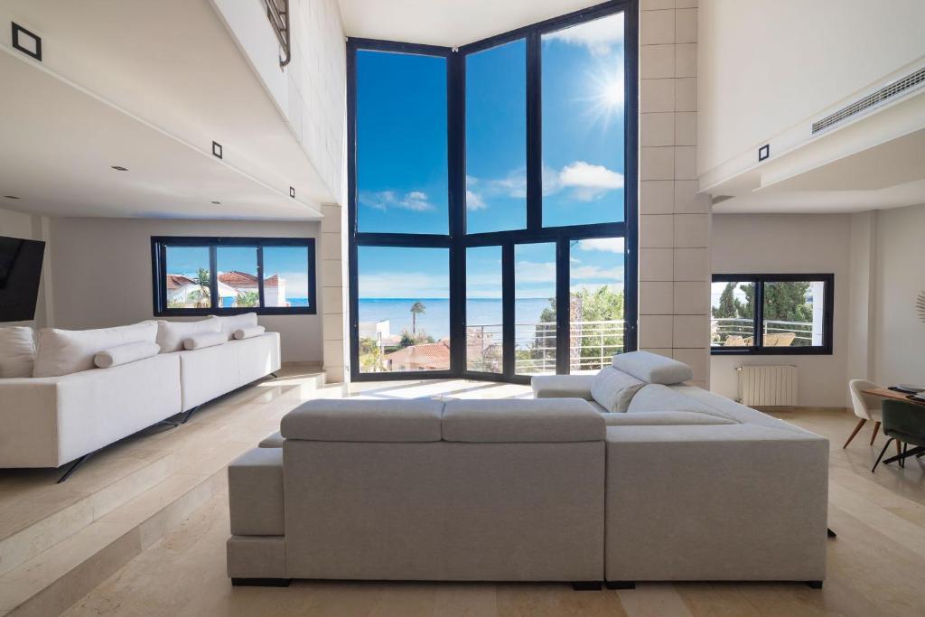 Ultra-Luxury Panoramic Sea View Villa with Private Pool & 200m' Sky Terrace & Garage in Alicante - 2