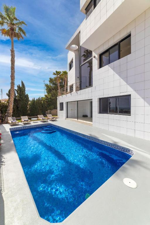Ultra-Luxury Panoramic Sea View Villa with Private Pool & 200m' Sky Terrace & Garage in Alicante - 5