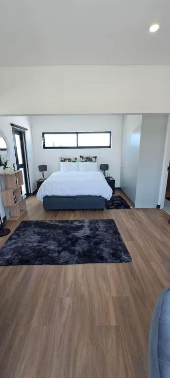 Glorious44, Cape Town