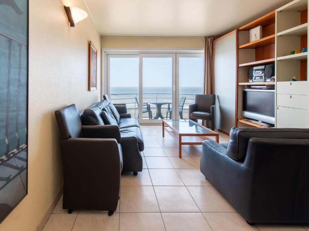 Apartment in Mariakerke with Stunning Sea Views, Ostende