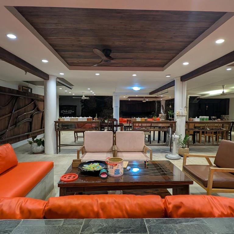 Shared lounge/TV area, Villa Panalai in Nakhon Nayok