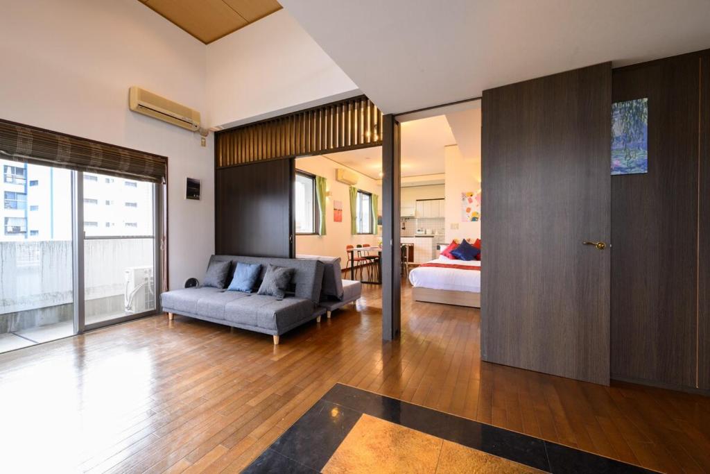 COCOSTAY 中広ネオイズム 最大10人 閑静な住宅街にある贅沢80m2の最上階プライベートオーナーズルーム, Hirošima