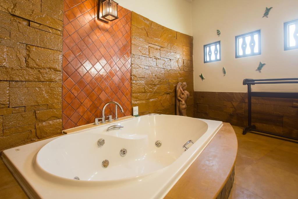 Bathroom, Golden Beach Resort in Krabi