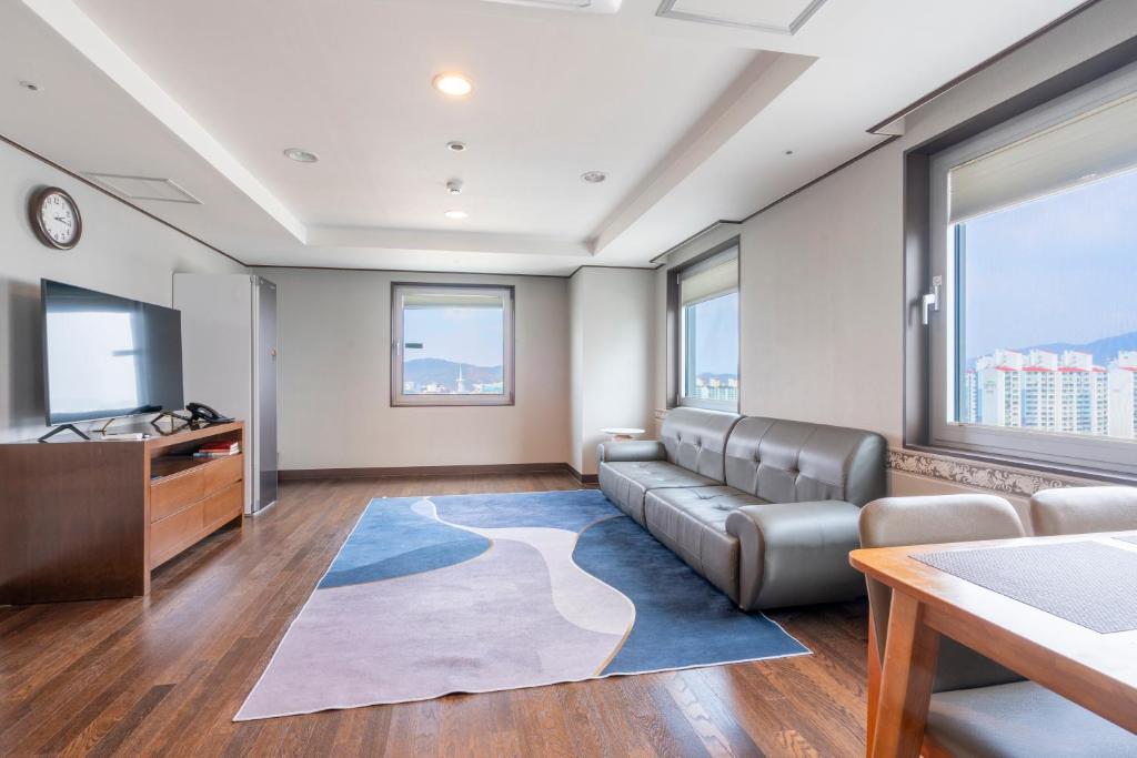 東横イン大田政府庁舎前 (Toyoko Inn Daejeon Government Complex in front)