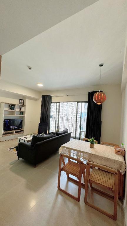 HHomes - 2 Bedroom Sunset view Big Balcony & Pool Gym at Masteri Thao Dien, Ho Či Minovo Město