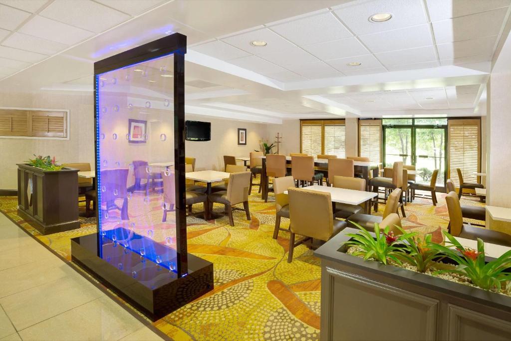 Lobby, Wingate by Wyndham Raleigh Durham / Airport in Durham (NC)