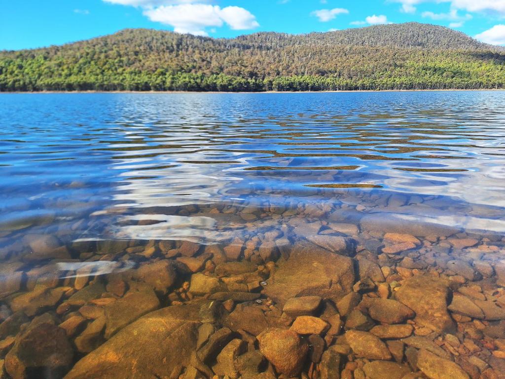 Entire home in Bradys Lake, Tasmania's Central Highlands, Bronte