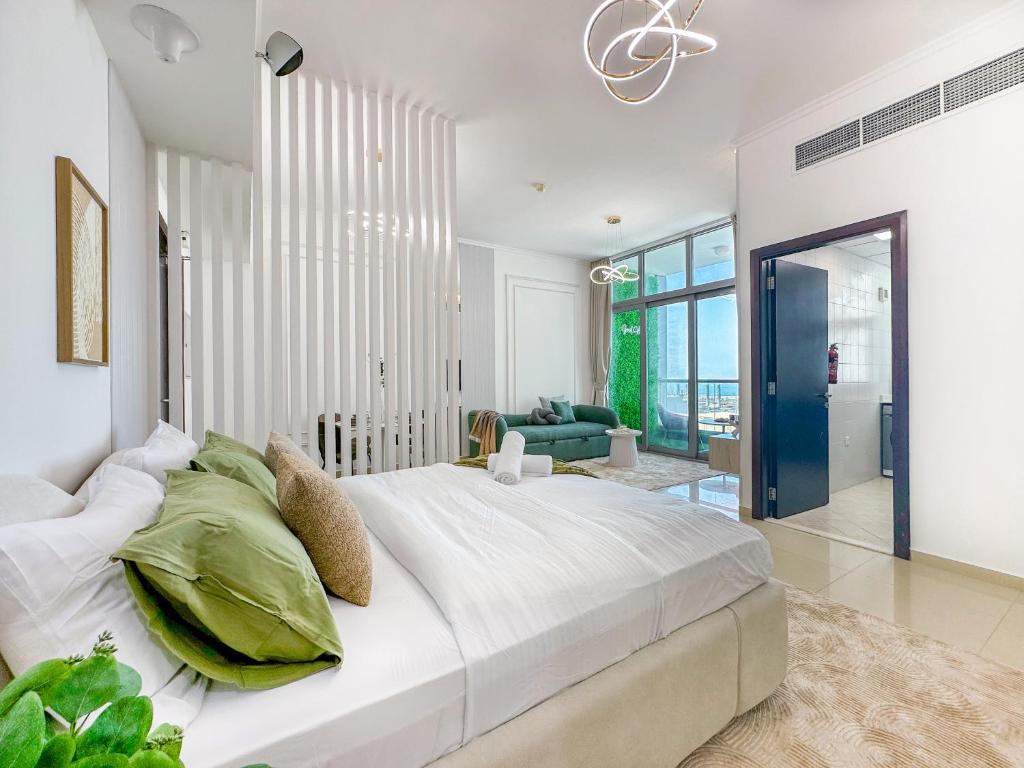 Upgrade Unit for 6 pax with Sea View Ideal Location Near Beach Big Balcony, Dubaï