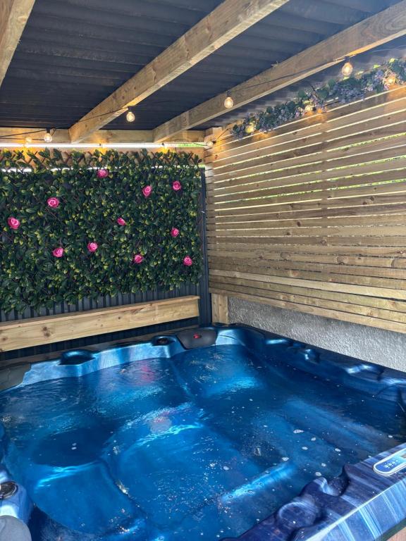 The Little House With The Red Door, Bangor