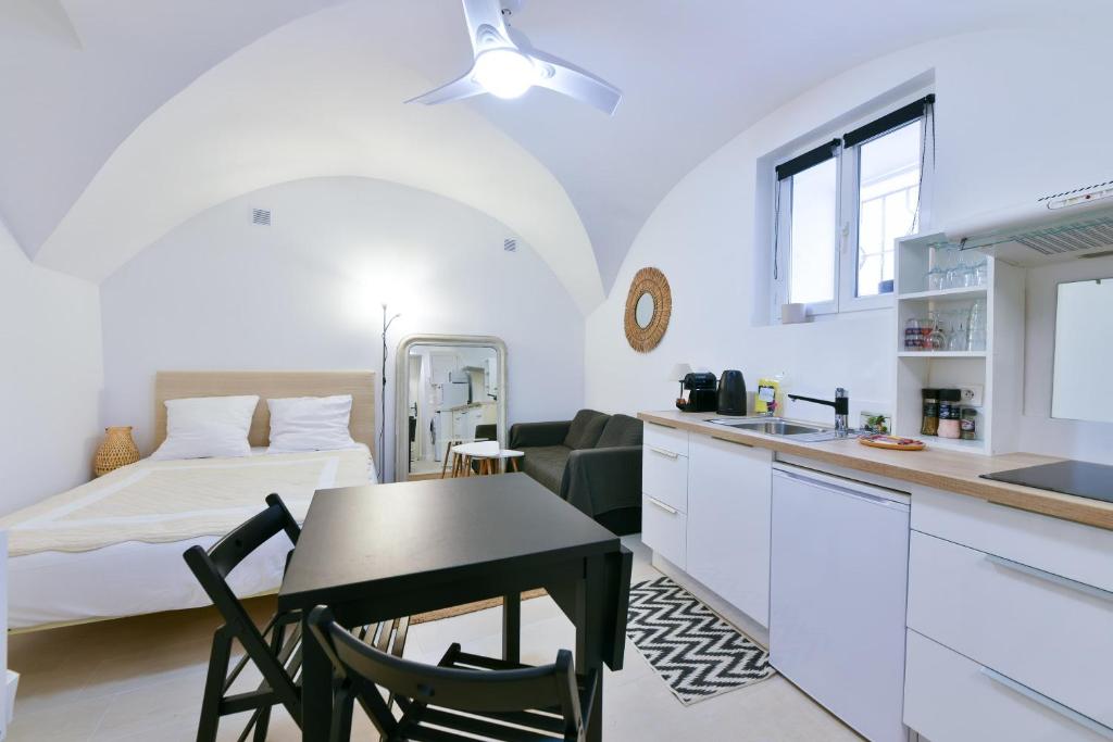 L'ESPERANCE Studio joli petit situé dans le Suquet, proche des commerces, Palais et plages - 2
