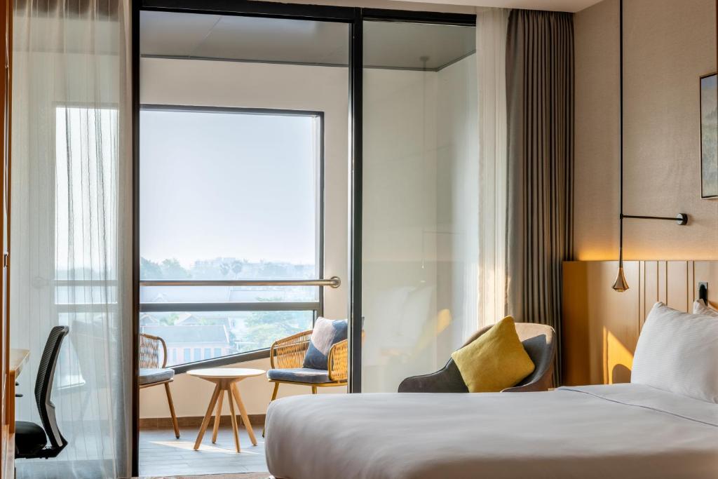 Hotel Room 5