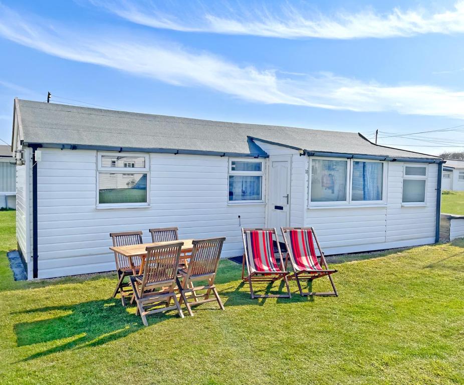 Seaside Sunset Hut, Bacton photo 6
