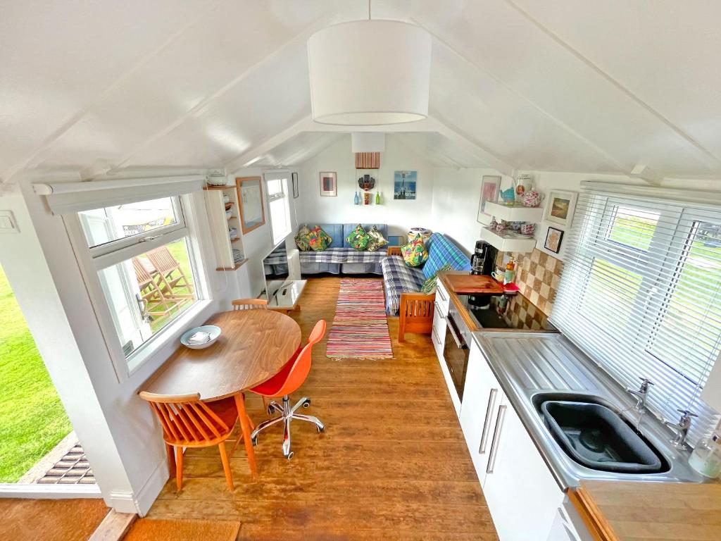 Seaside Sunset Hut, Bacton photo 3