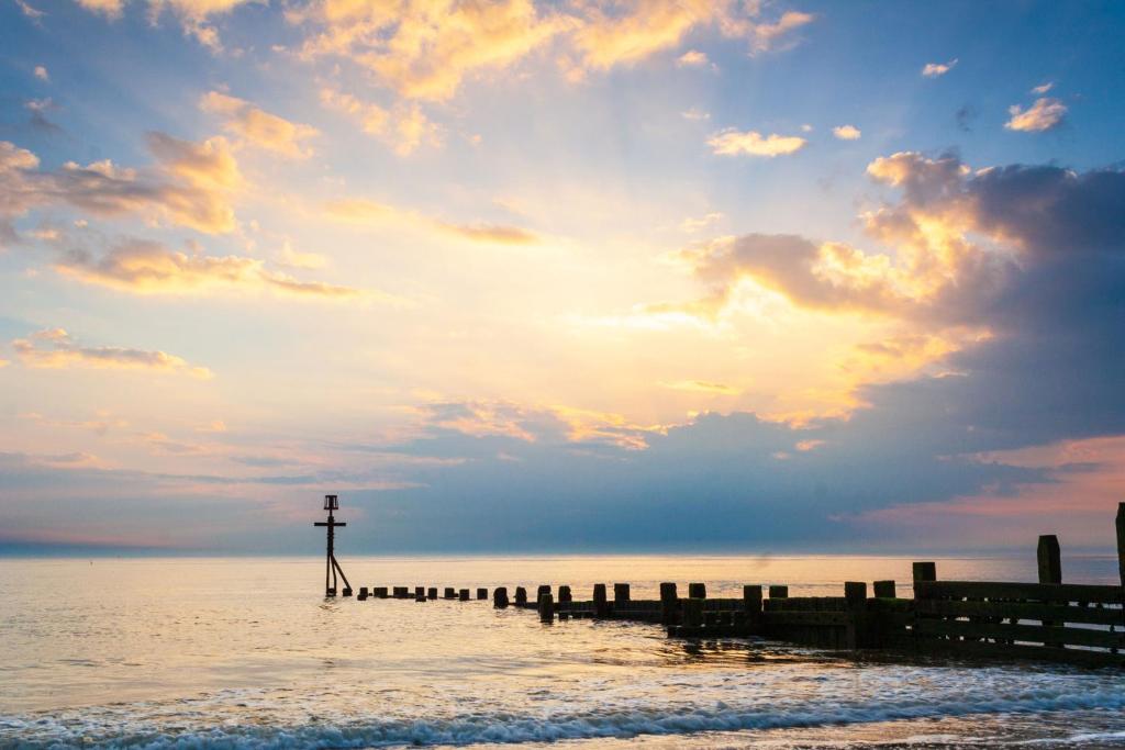 Seaside Sunset Hut, Bacton photo 4