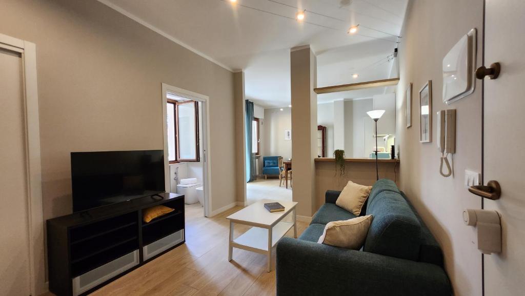 200m from the sea, New flat with AC and WiFi - 2