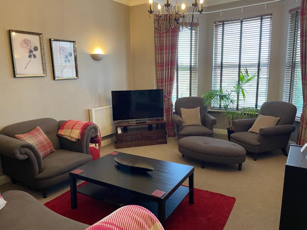 Number 10 service apartment - Danes, Southampton