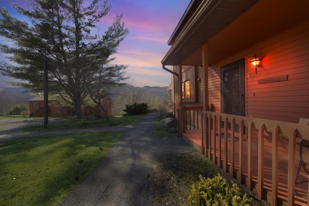 Rumor 39O - Upgraded Townhome with Woodsy Views, North Creek