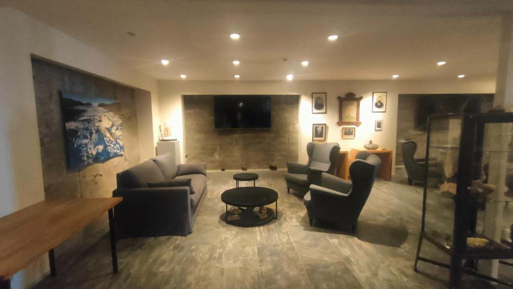 Shared lounge/TV area