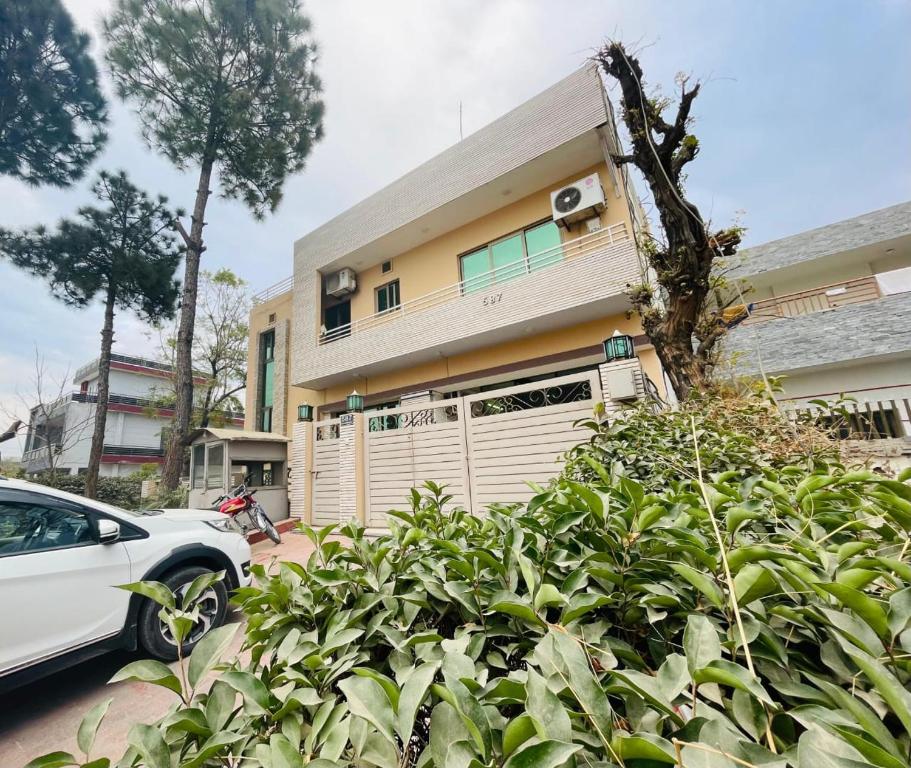 The Host Lodge, Islámábád