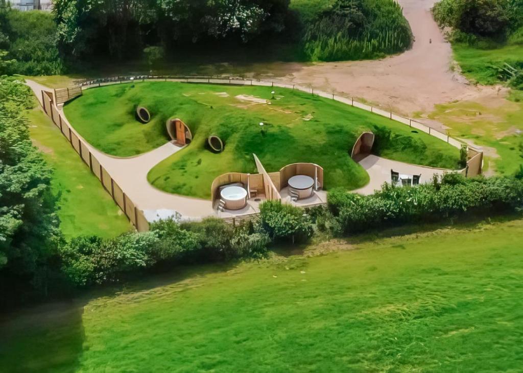 Maesbury Den, Radstock