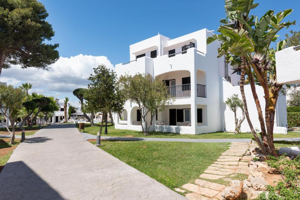 Hotel Palia Dolce Farniente 3 Sup — Hotel building in Cala d´Or, Balearic Islands