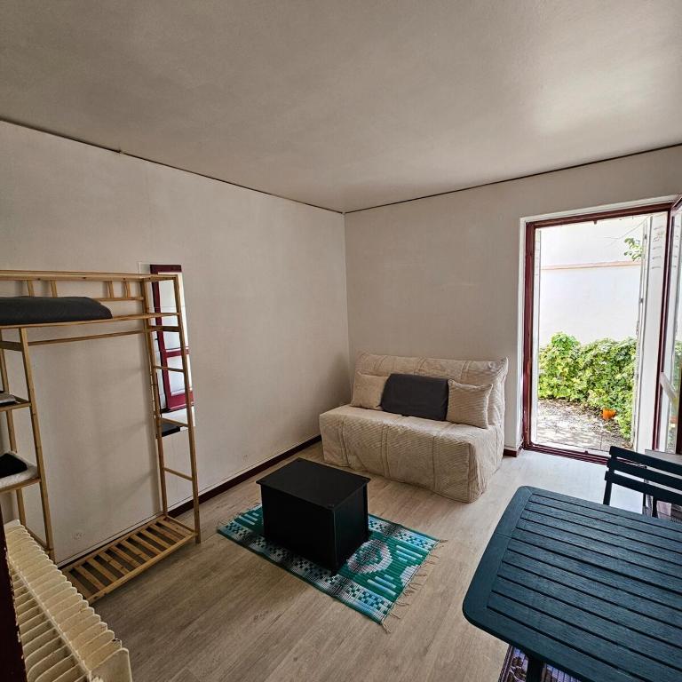 Studio calme avec petit jardinet, Bordeaux