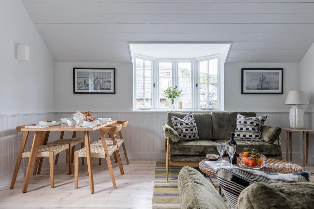 The Gate House, Dartmouth